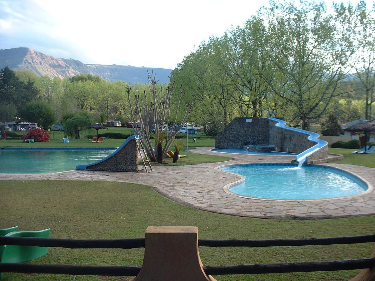 Dragon Peaks Mountain Resort Champagne Valley Exteriör bild