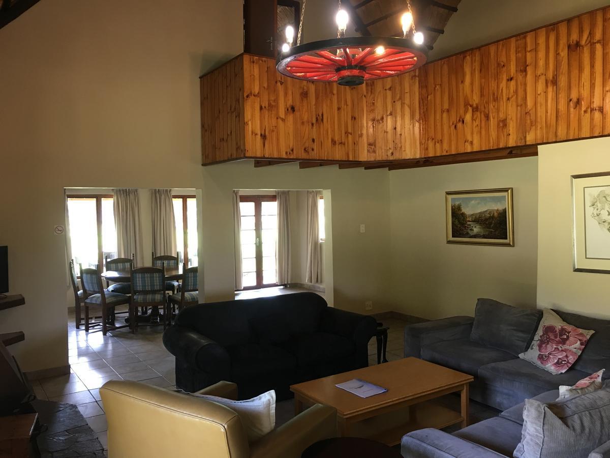 Dragon Peaks Mountain Resort Champagne Valley Exteriör bild