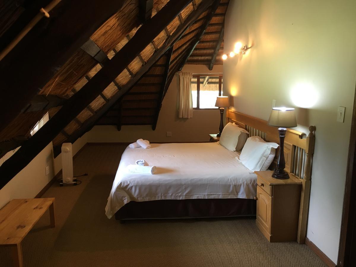Dragon Peaks Mountain Resort Champagne Valley Exteriör bild